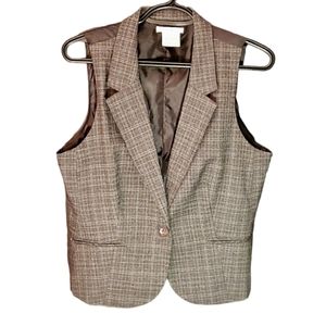 Van Heusen Studio Stretch Brown Plaid Ladies Vest - Medium